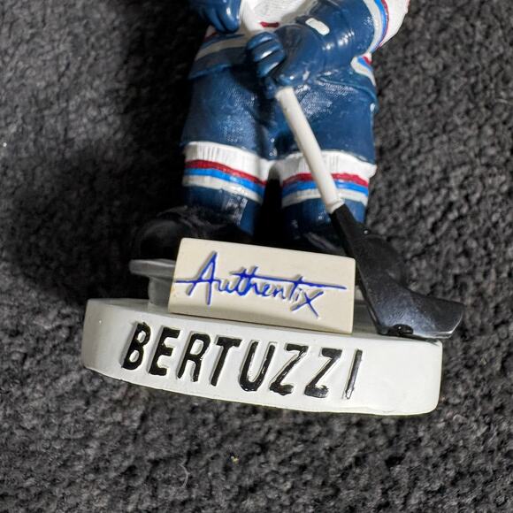 Todd Bertuzzi Vintage Bobblehead Vancouver Canucks - New In Box - Authentix 2002 - Picture 4 of 9